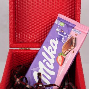 شکلات توت فرنگی میلکا Milka strawberry chocolate