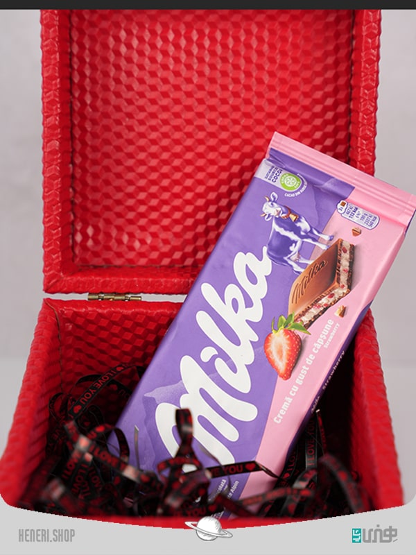 شکلات توت فرنگی میلکا Milka strawberry chocolate